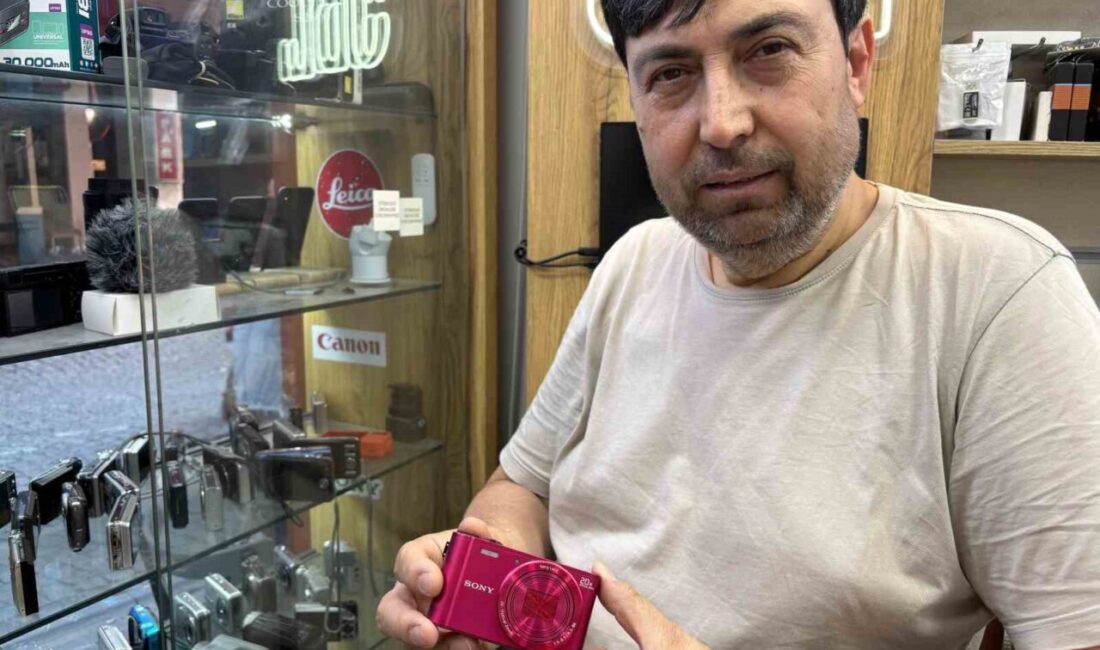 Eskişehir’de uzun yıllardır esnaflık yapan Osman Kozan, gençlerin akıllı telefon
