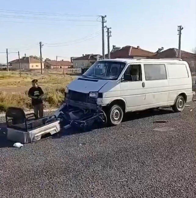 Aksaray’da yaşanan trafik kazasında bir minibüs, Hürriyet Mahallesi 90. Bulvar