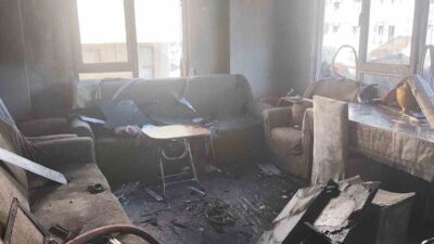 Alanya ilçesinde bulunan 5 katlı bir apartmanın en üst katındaki
