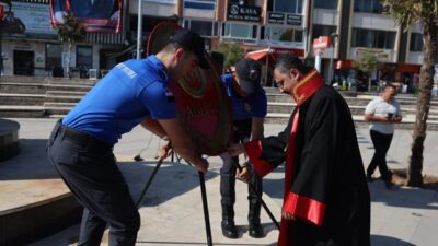Alaşehir’de 2026-2027 adli yılı, Cumhuriyet ve Demokrasi Meydanı’nda çelenk koyma