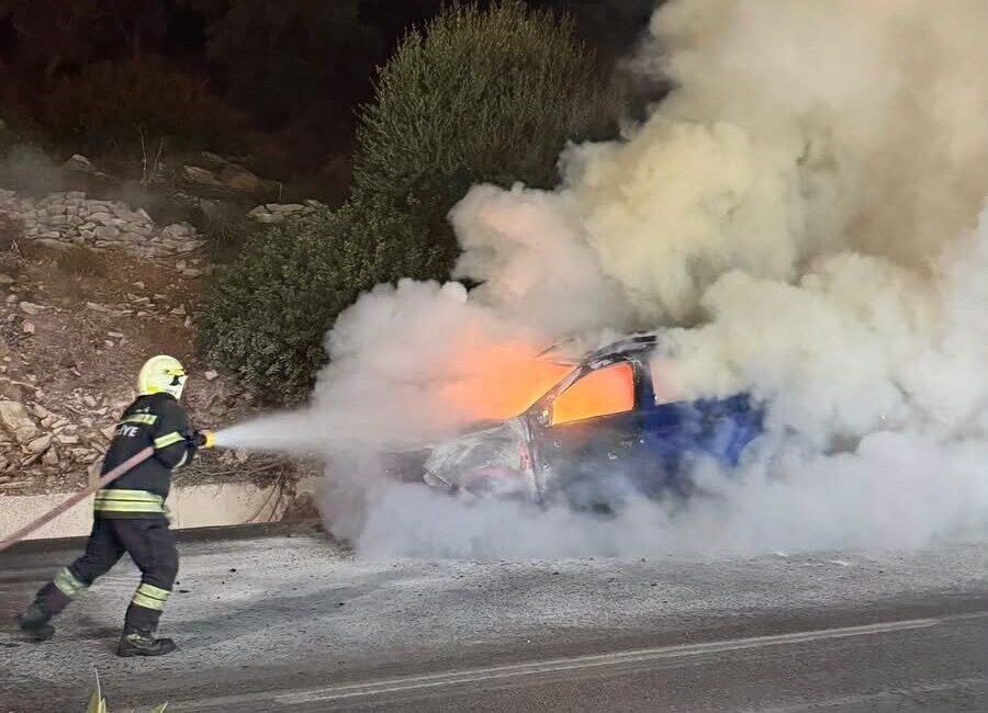 Bodrum ilçesine bağlı Torba Mahallesi’nde seyir halindeki bir araç birden