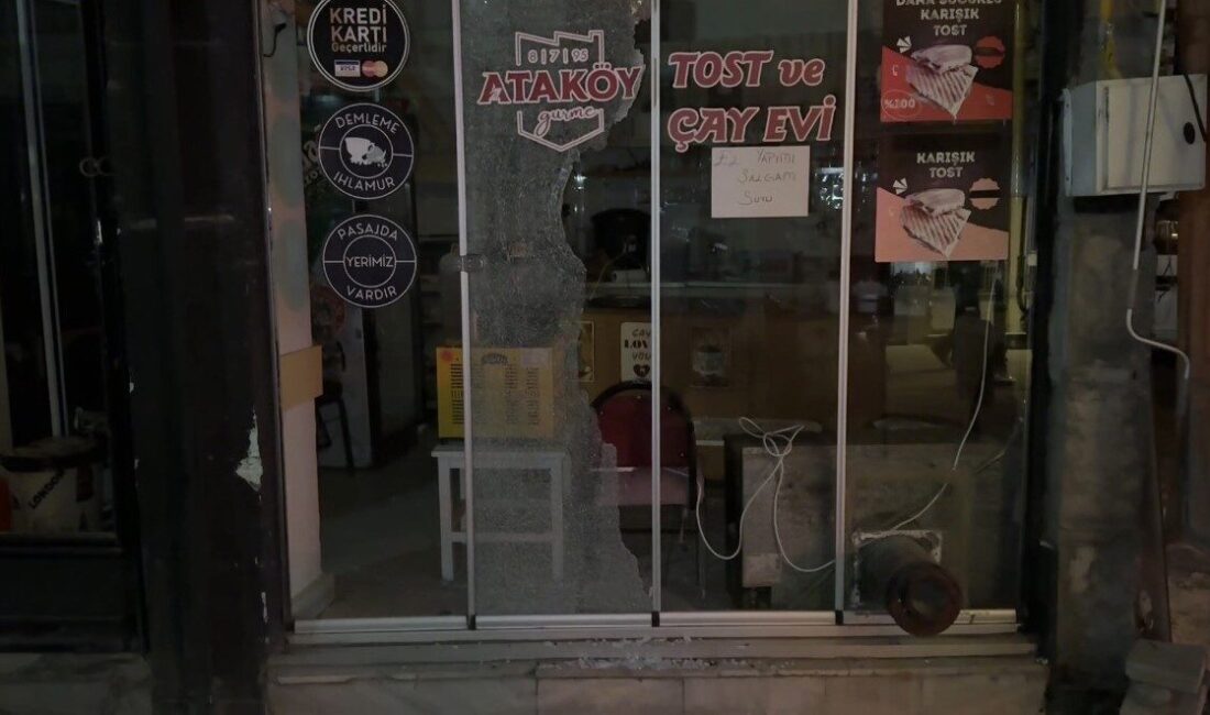 Eskişehir’de bir çay ocağının camını kıran alkollü bir şahıs, işletme