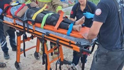 Altınözü ilçesinde meydana gelen traktör kazasında, traktör devrilerek altında kalan