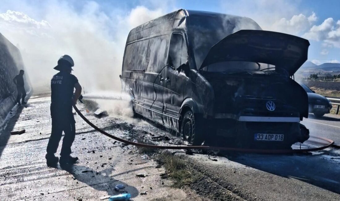 Amasya’da seyir halindeki bir kamyonette çıkan yangın, itfaiye ekipleri tarafından