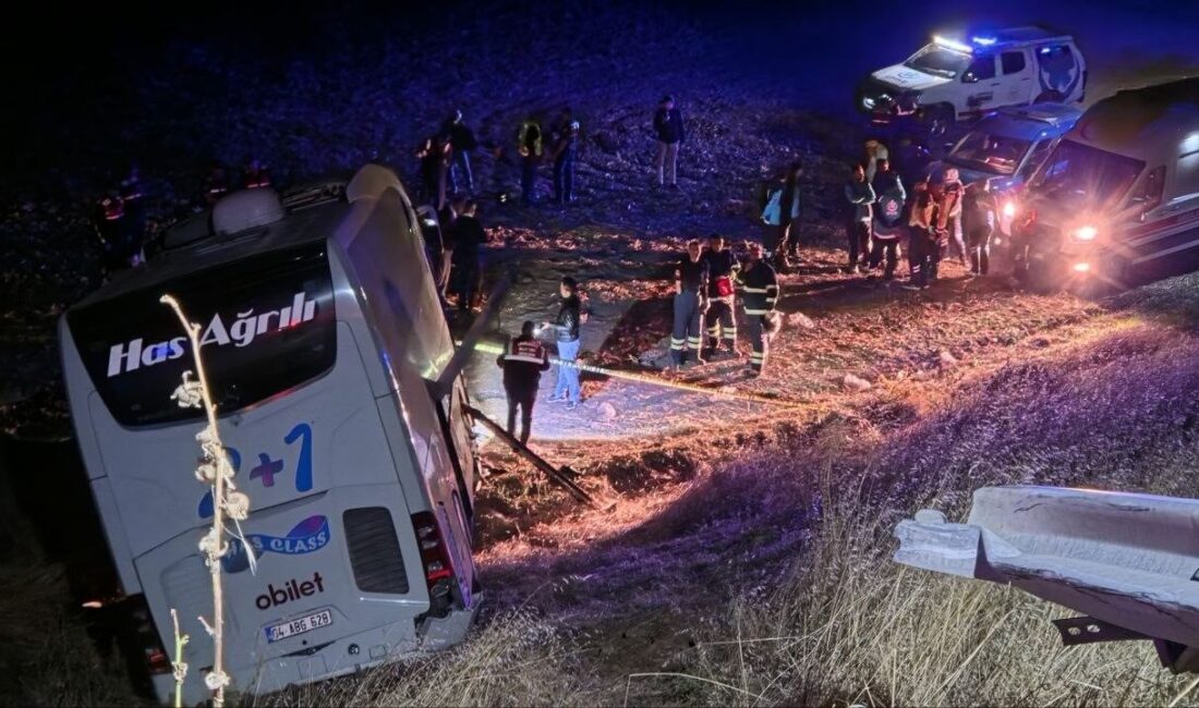 Amasya’da meydana gelen bir kaza sonucunda bir yolcu otobüsü, bariyerlere