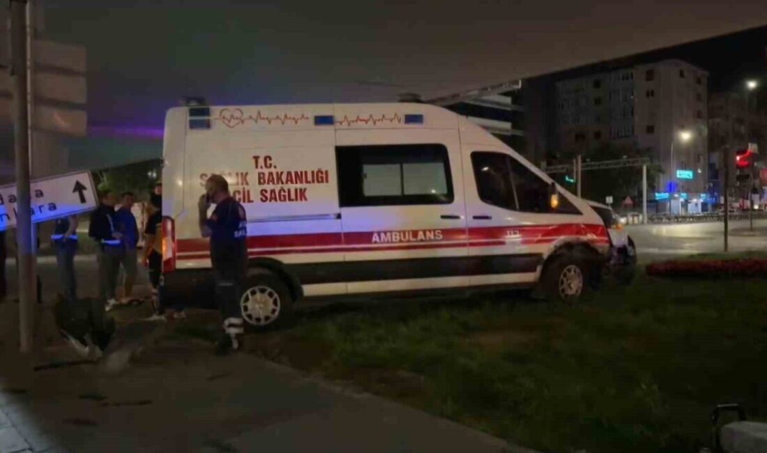 Kayseri’nin Kocasinan ilçesinde meydana gelen trafik kazasında ambulans ile otomobil