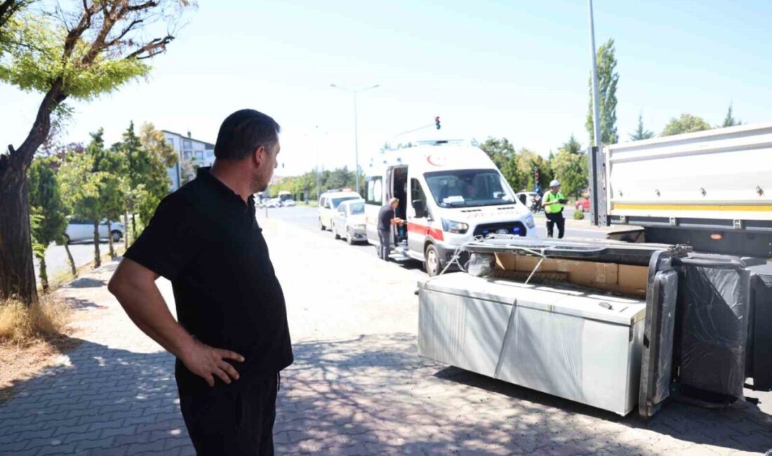 Nevşehir’de bir tır sürücüsü, ambulansa yol vermek istediği sırada üç
