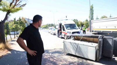 Nevşehir’de bir tır sürücüsü, ambulansa yol vermek istediği sırada üç