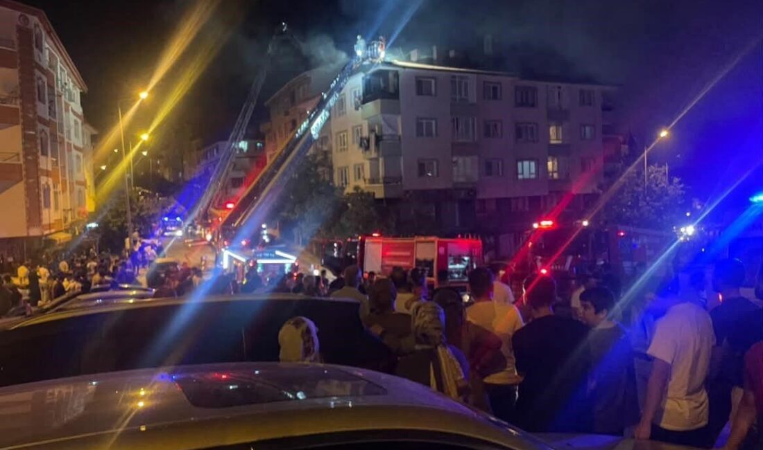 Etimesgut ilçesinde, Alsancak Mahallesi’nde bulunan bir binanın çatısında çıkan yangın,