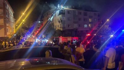 Etimesgut ilçesinde, Alsancak Mahallesi’nde bulunan bir binanın çatısında çıkan yangın,