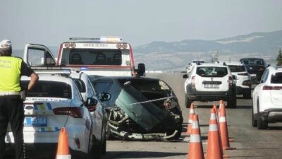 Ankara-İstanbul karayolunda meydana gelen bir trafik kazasında otomobil ile yakıt