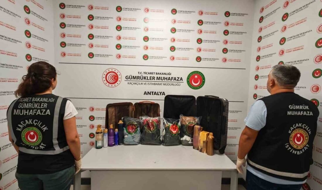 Ticaret Bakanlığı Gümrükler Muhafaza birimleri, Antalya Havalimanı’nda uyuşturucu kaçakçılığıyla mücadele