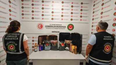 Ticaret Bakanlığı Gümrükler Muhafaza birimleri, Antalya Havalimanı’nda uyuşturucu kaçakçılığıyla mücadele