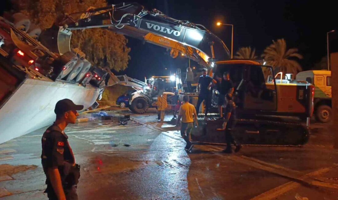 Manavgat ilçesinde bir dolmuş durağında beklerken devrilen bir tırın altında