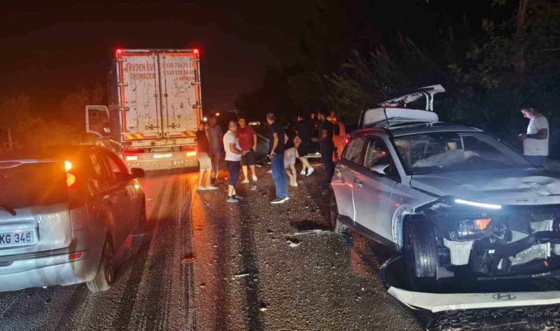Serik ilçesinde meydana gelen zincirleme trafik kazasında, 4 araç birbirine