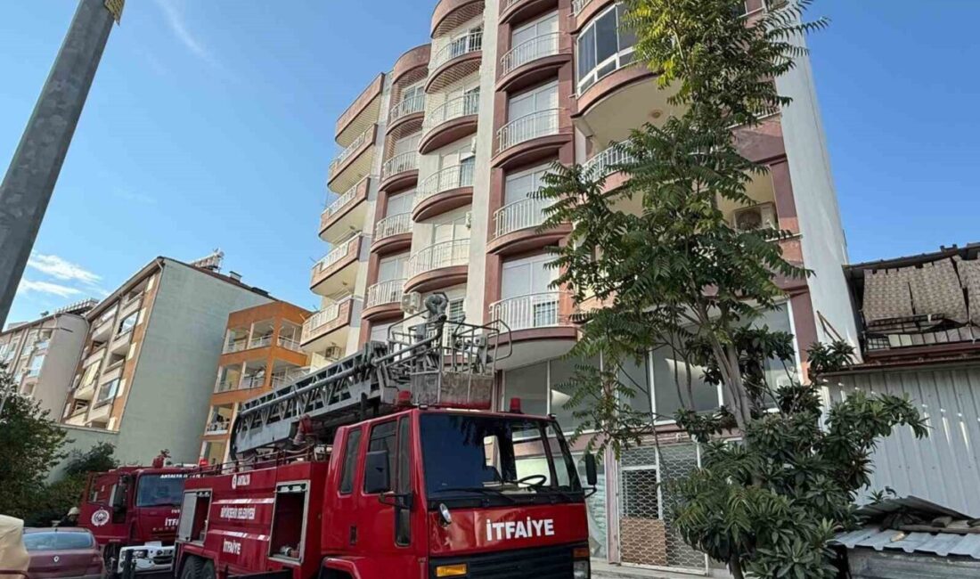 Antalya’nın Serik ilçesinde bulunan beş katlı bir apartmanın üçüncü katındaki
