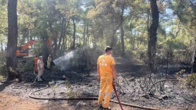 Antalya’nın Kepez ilçesinde yaşanan orman yangını, hava ve karadan gerçekleştirilen
