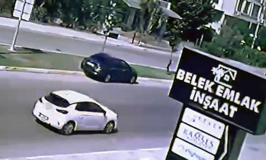 Serik ilçesinde meydana gelen bir trafik kazasında, seyir halindeyken rahatsızlanan