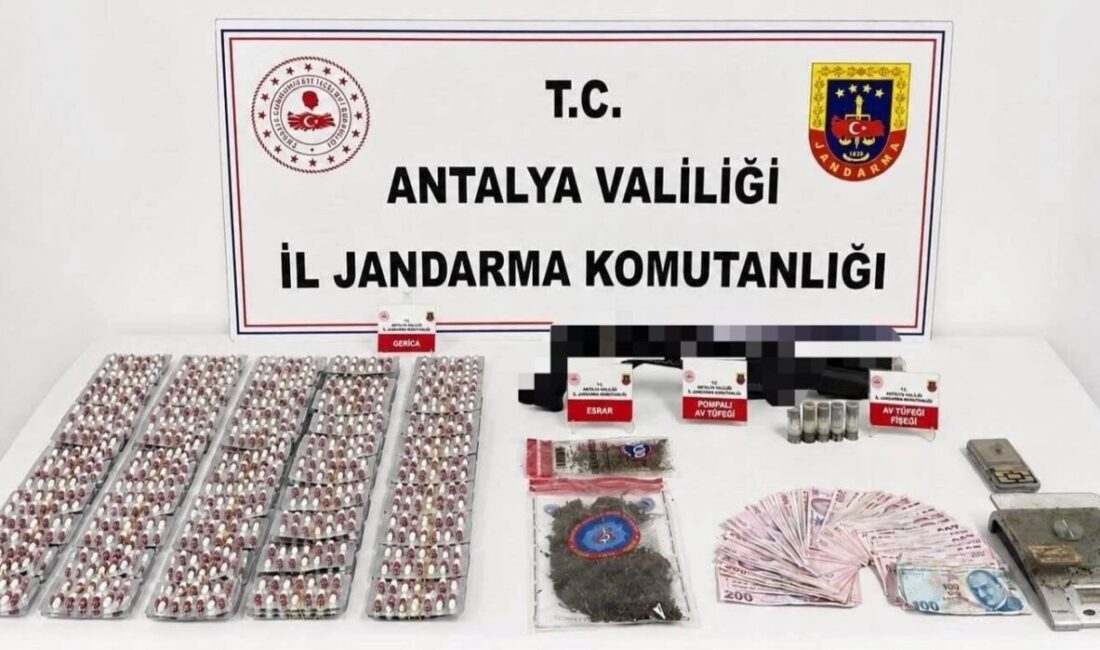 Kepez ve Döşemealtı ilçelerinde düzenlenen uyuşturucu operasyonunda 6 kilo 850