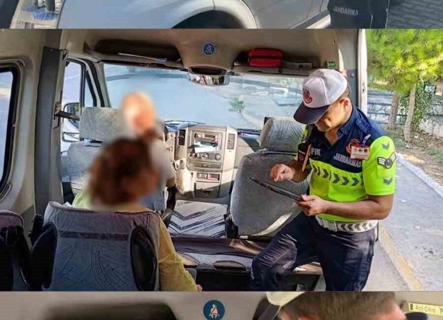 Antalya’da jandarma ekipleri tarafından okul servis araçlarına yönelik yapılan denetimlerde