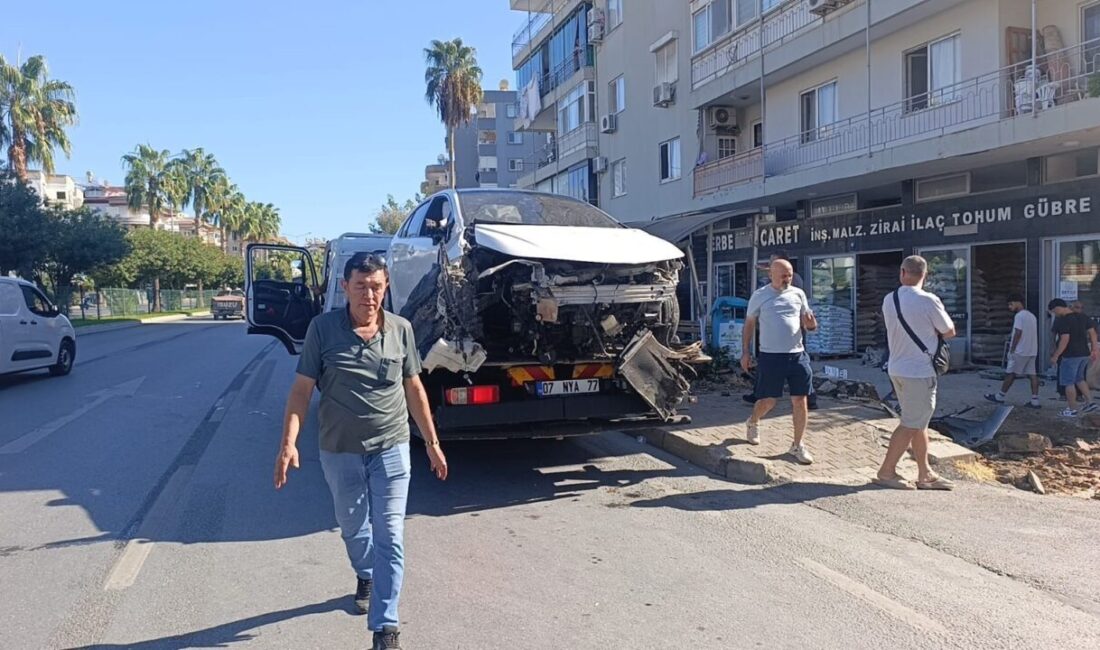 Alanya ilçesinde bir otomobilin kontrolden çıkarak genç bir kıza çarpması