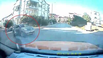 Manavgat ilçesinde meydana gelen trafik kazasında bir ticari taksi, yanından