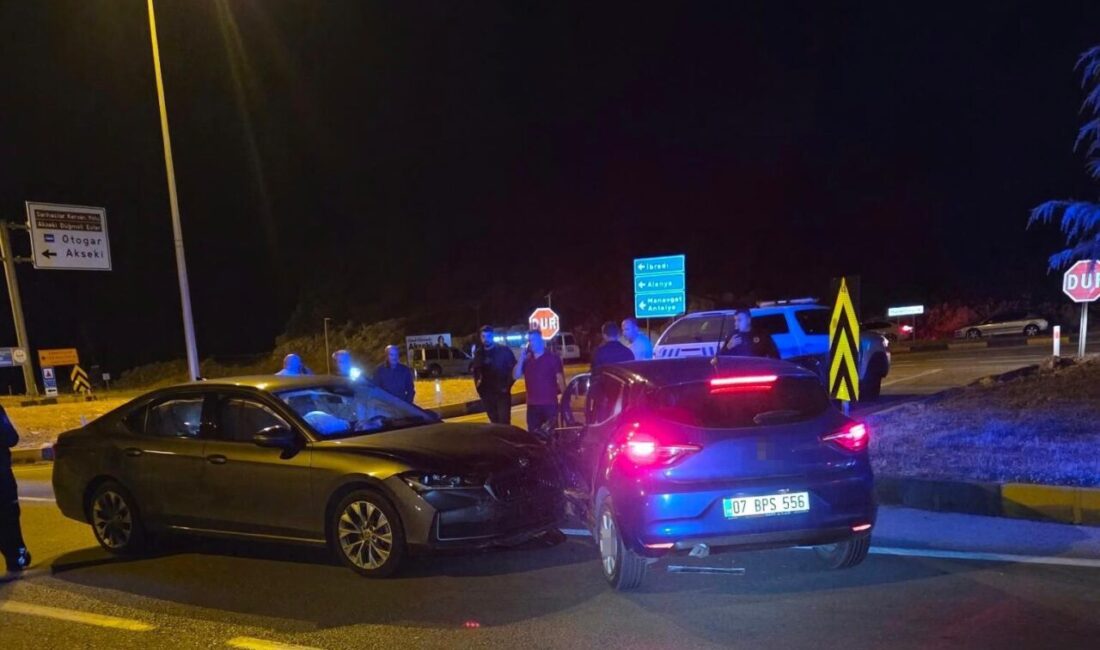 Antalya’nın Akseki ilçesinde iki aracın çarpışması sonucu meydana gelen trafik
