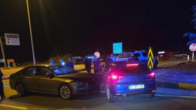 Antalya’nın Akseki ilçesinde iki aracın çarpışması sonucu meydana gelen trafik