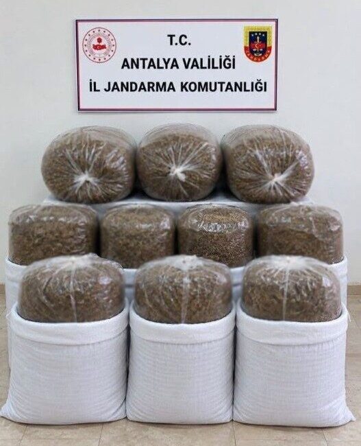 Antalya’nın Döşemealtı, Aksu ve Alanya ilçelerinde kaçak tütün ve tütün