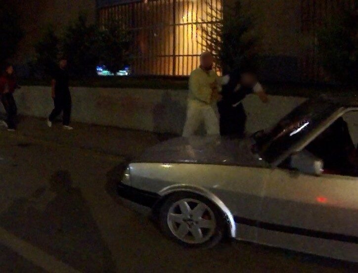 Eskişehir’de bir AVM’nin önünde park halindeki bir Tofaş otomobildeki kişiye