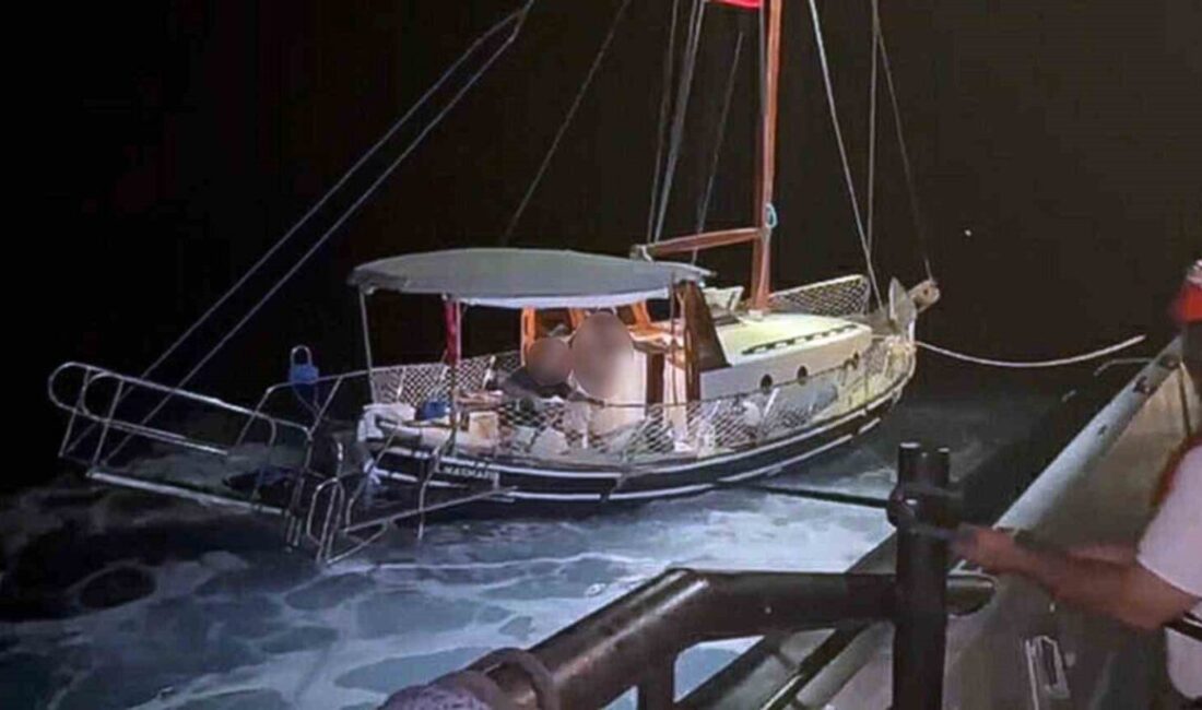 Muğla’nın Marmaris ilçesi açıklarında seyreden ve içinde iki kişi bulunan