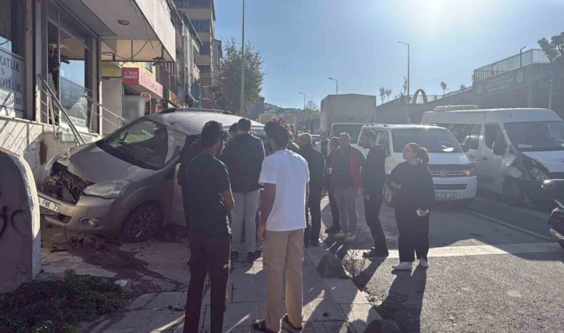 Arnavutköy ilçesinde meydana gelen trafik kazasında, bir hafif ticari araç
