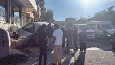 Arnavutköy ilçesinde meydana gelen trafik kazasında, bir hafif ticari araç