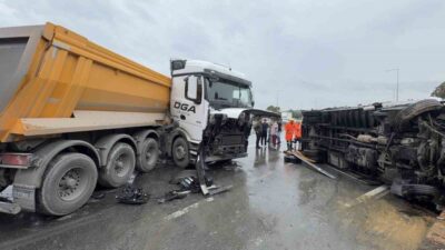 İstanbul Arnavutköy ilçesinde yağışlı bir hava koşulunda meydana gelen trafik