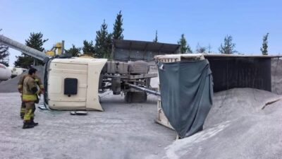 Arsuz ilçesinde meydana gelen bir kazada, Nardüzü Mahallesi’nde devrilen ve