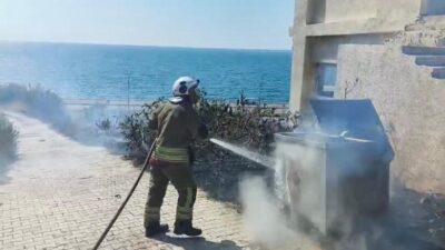 Hatay’ın Arsuz ilçesinde çıkan otluk alan yangını, hızlı bir şekilde