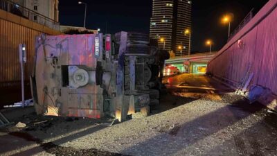 İstanbul Avcılar’da meydana gelen trafik kazasında seyir halindeki bir asfalt