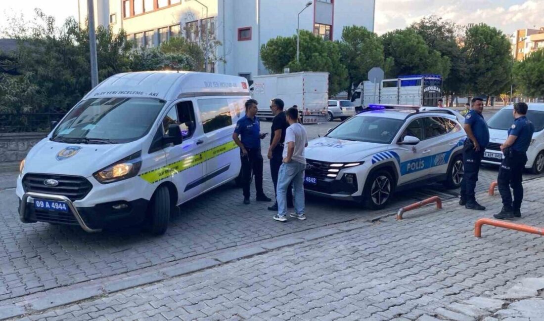 Efeler ilçesindeki bir okulun önünde park edilmiş bir aracın altına