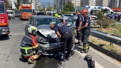 Aydın’ın Efeler ilçesinde meydana gelen trafik kazasında, Volkswagen marka iki