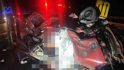Aydın-Denizli otoyolunda meydana gelen trafik kazasında tır ile hafif ticari