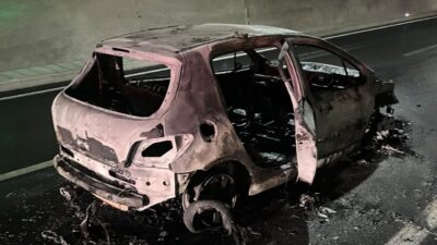 Çanakkale’nin Ayvacık ilçesinde bulunan Troya Tüneli’nde bir otomobil alev alarak