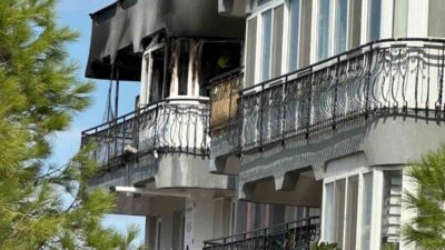 Ayvalık ilçesinde bulunan 5 katlı bir binanın en üst katındaki