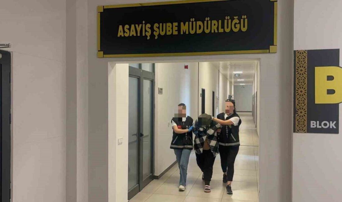 Kocaeli’nin İzmit ilçesinde, kocasıyla yaşadığı tartışma sonucunda silahla öldürmek suçlamasıyla