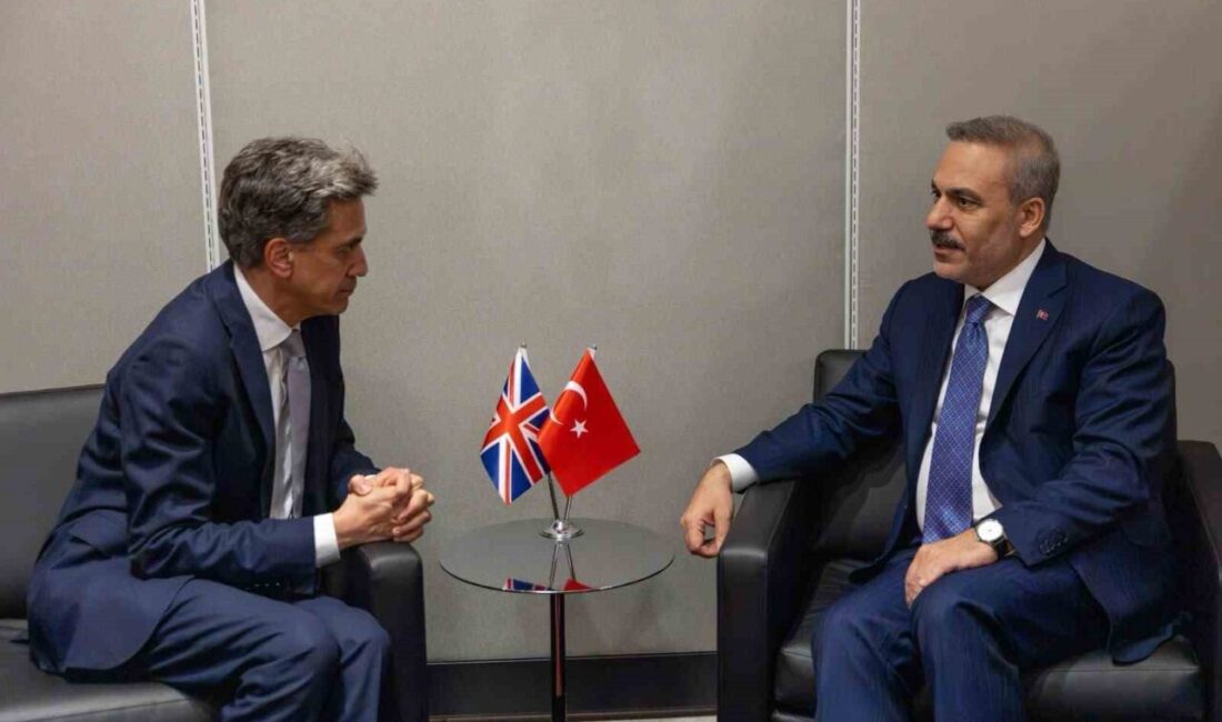Türkiye’nin Dışişleri Bakanı Hakan Fidan, Birleşik Krallık Dışişleri Bakanı Ed