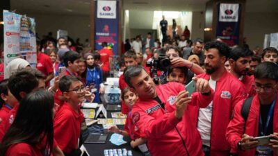 TEKNOFEST İnsanlık Yararına Teknolojiler Yarışması’na katılan finalist öğrencileri ziyaret etmek