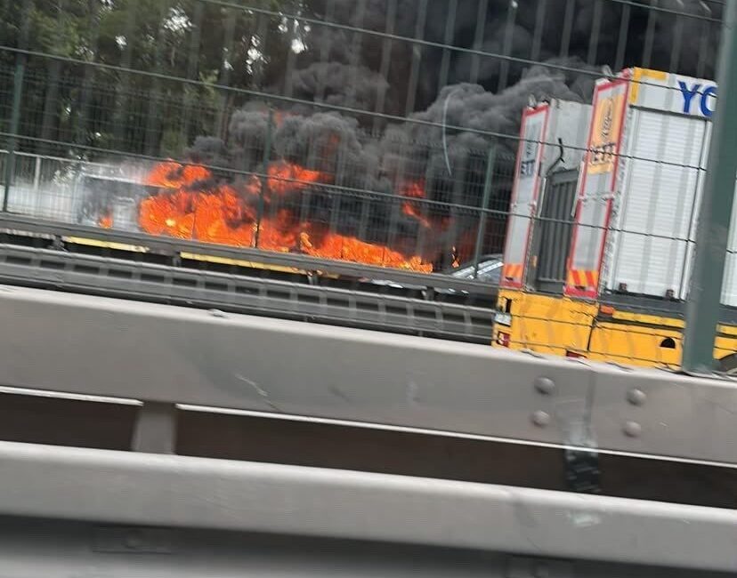 Bakırköy ilçesinde bir İETT otobüsü, henüz belirlenemeyen bir sebepten dolayı