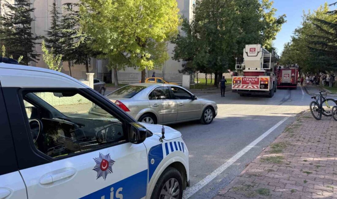 Melikgazi ilçesindeki bir binanın 7. katındaki balkonda çıkan yangın, itfaiye