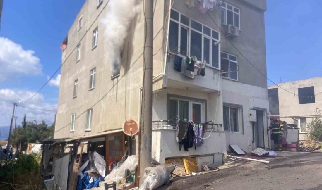 Balıkesir’in Bandırma ilçesinde bir apartmanın ikinci katında meydana gelen yangın,
