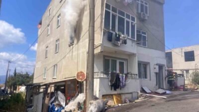 Balıkesir’in Bandırma ilçesinde bir apartmanın ikinci katında meydana gelen yangın,