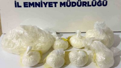 Bandırma ilçesinde polis ekiplerinin dur ihtarına uymayarak kaçmaya çalışan bir
